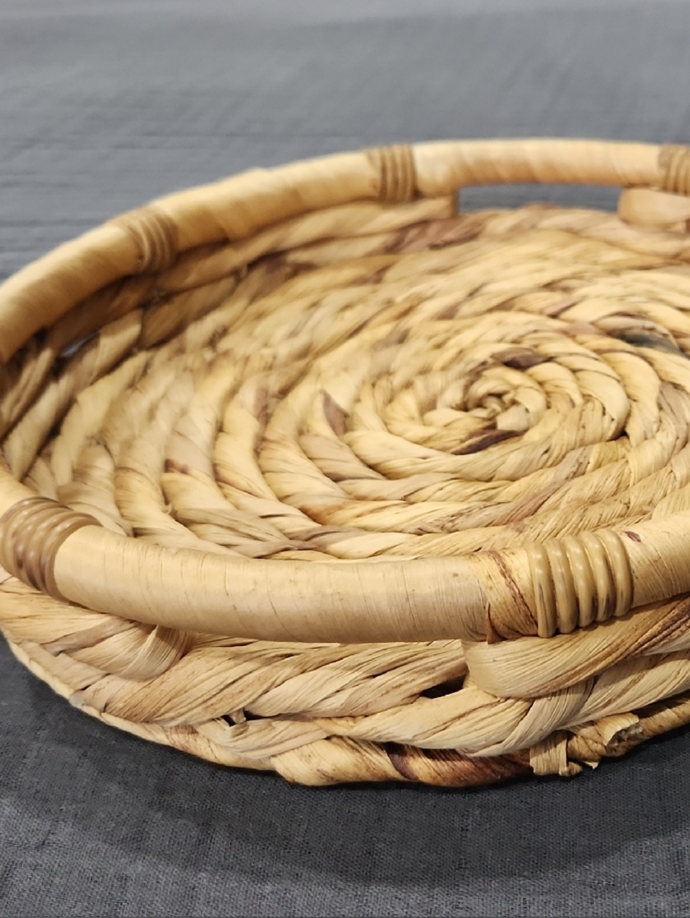 10" Handwoven Round Natural Seagrass Tray - Neutral Tan